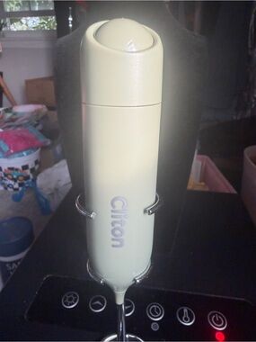 Cliton Handheld Electric Milk Frother in Light Green with Stand Battery Powered